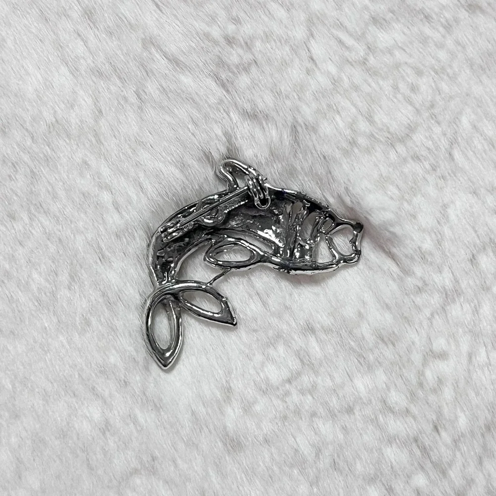 🔮‎ 5/$25 Silver Tone Fish Pin